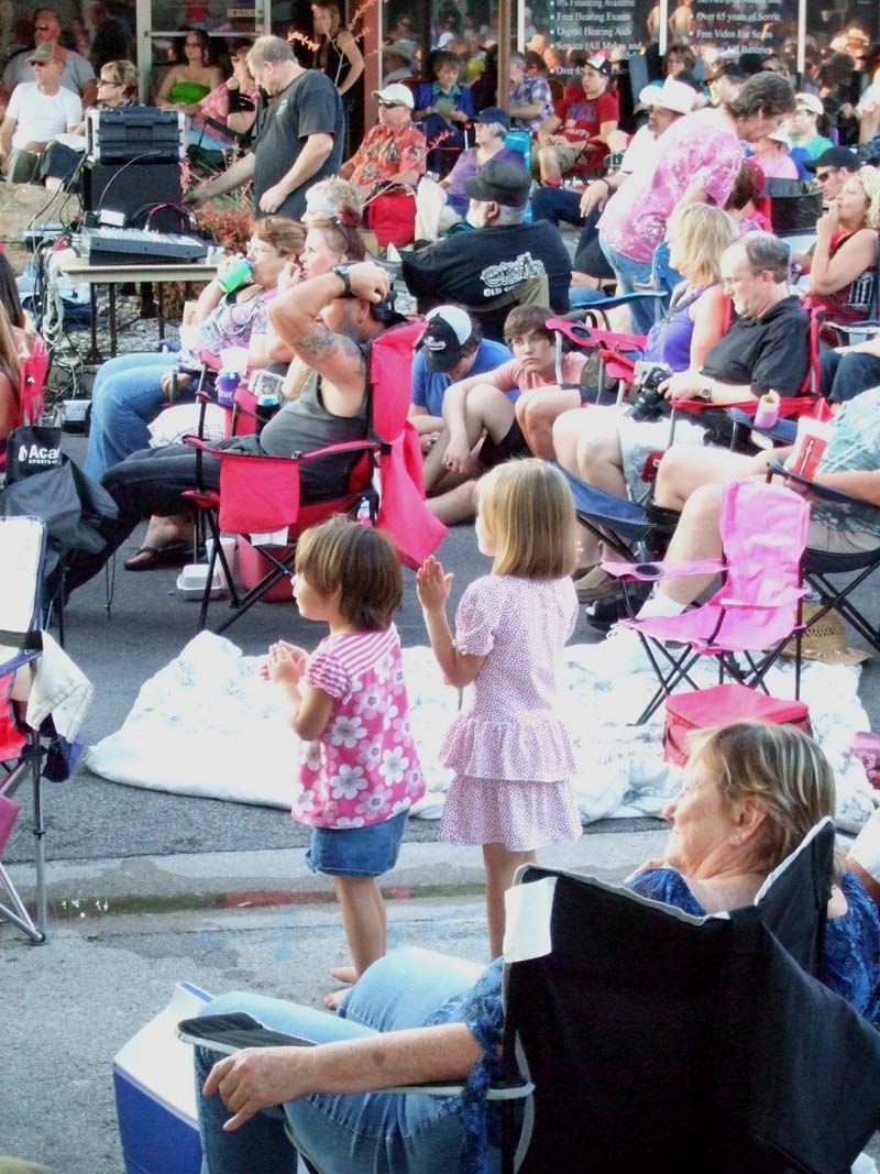 photo of fans at Josh Weathers Band Concert